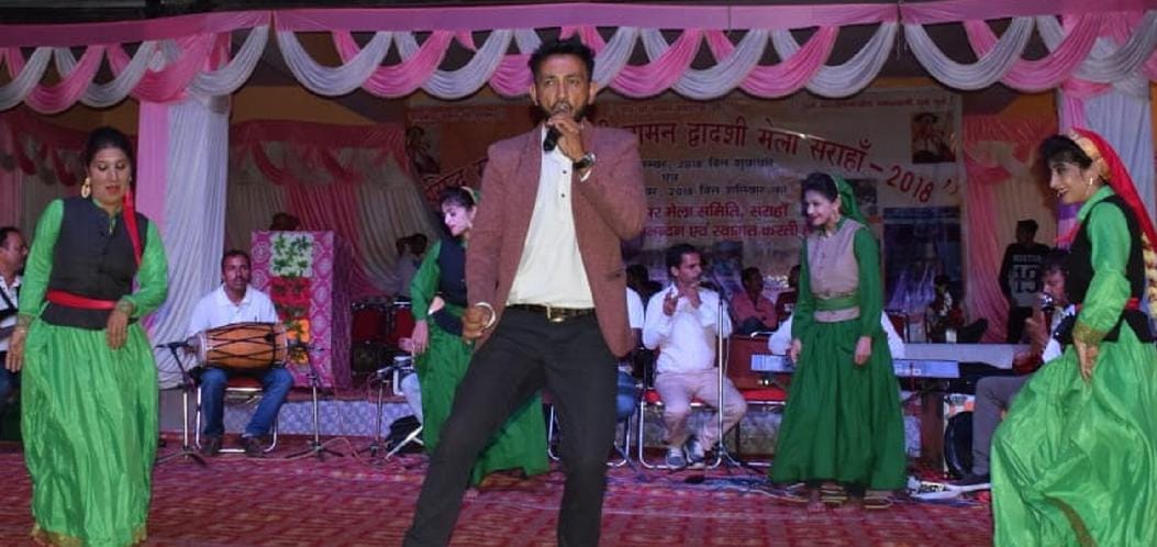 समय कम और कलाकारों की खड़ी कर दी फौज
