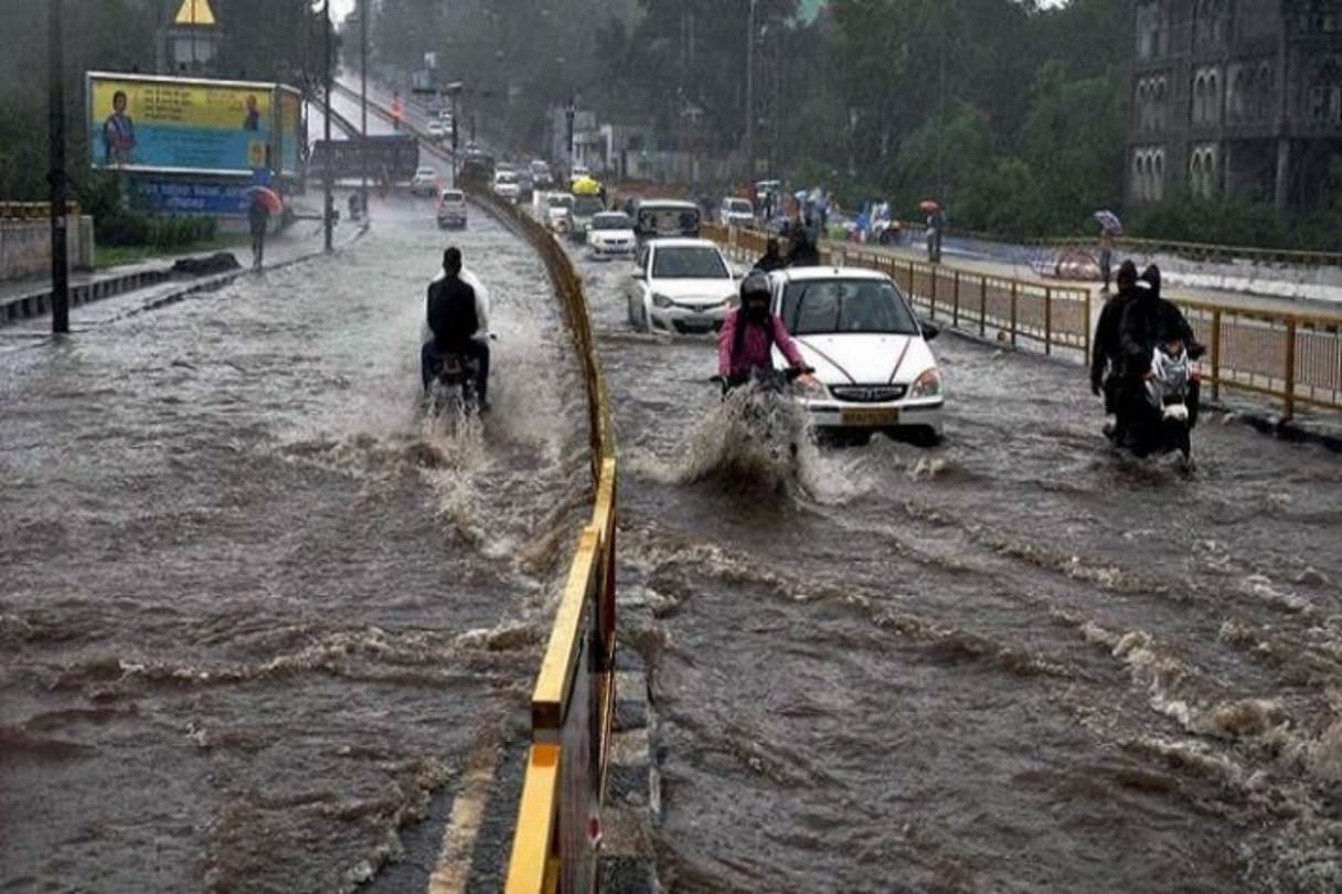 Heavy rainfall disrupt power supply in Indore, more than 150 colonies facing problem