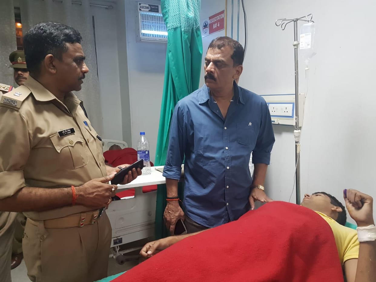 नाले में गिरी कार, दरोगा सहित चार पुलिसकर्मी  घायल