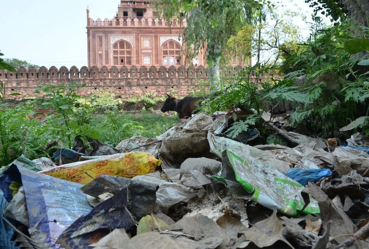 dirty city Agra with beautiful Taj Mahal photos