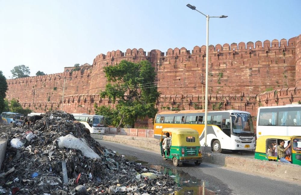dirty city Agra with beautiful Taj Mahal photos