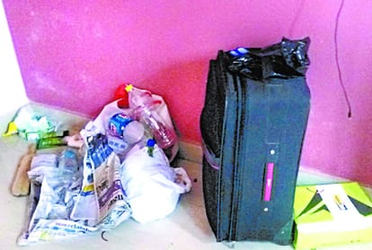 loot in a engineer's house in amethi.