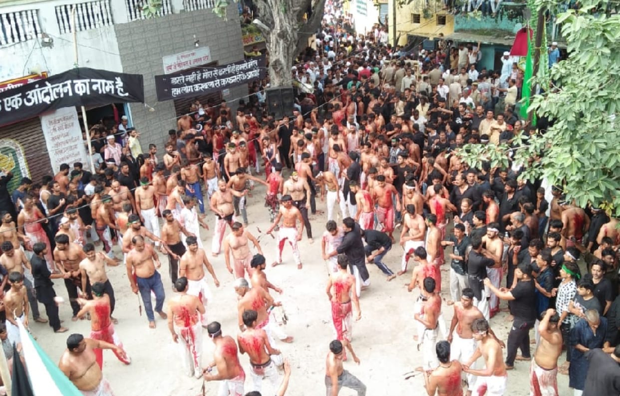 shia weeds on muharram in remembrance of imam hussain see the pictures Mourning, self-flagellation