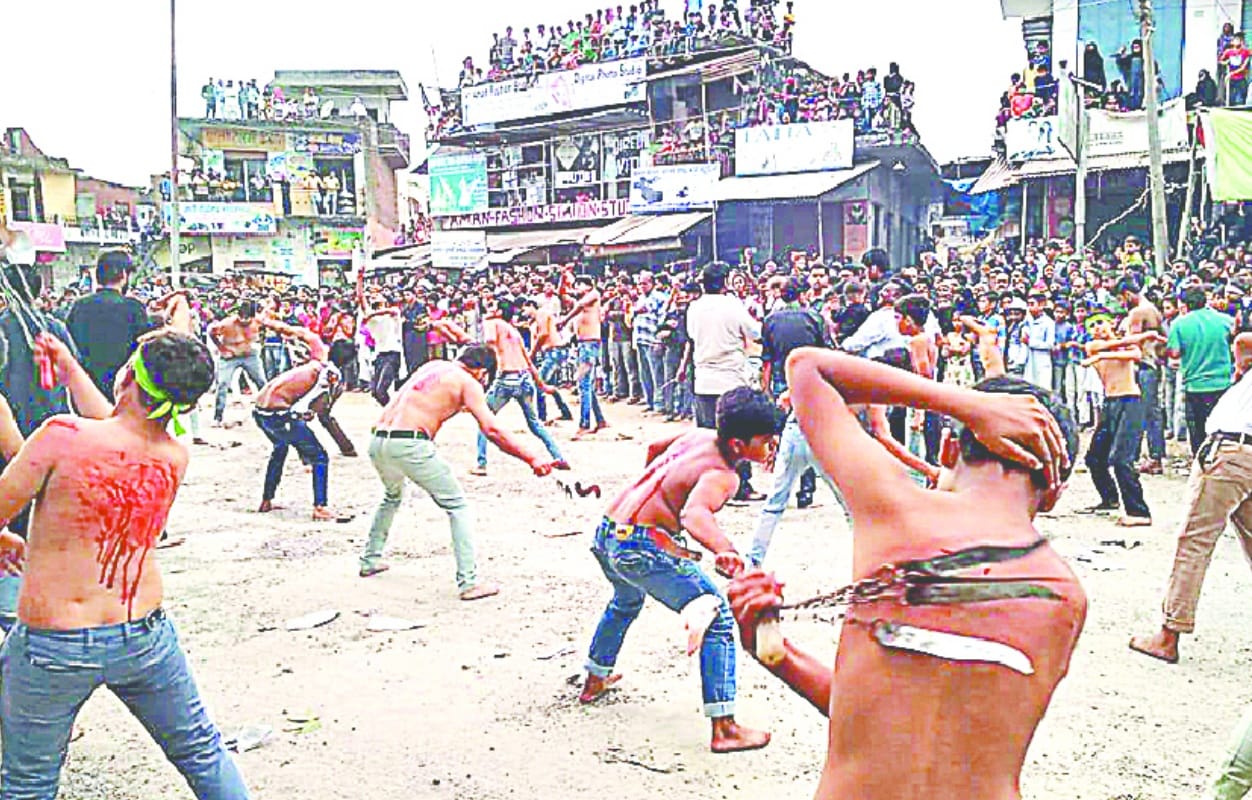 shia weeds on muharram in remembrance of imam hussain see the pictures Mourning, self-flagellation