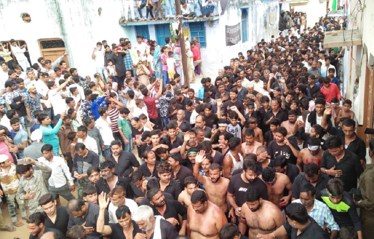 shia weeds on muharram in remembrance of imam hussain see the pictures Mourning, self-flagellation