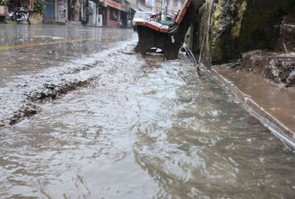 Water level reaching 3200 Cumax in beas river in mandi