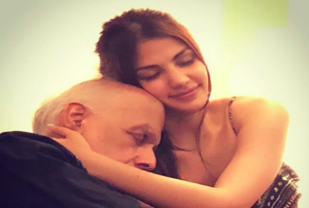 Rhea Chakraborty has been troll after shared photo with Mahesh Bhatt