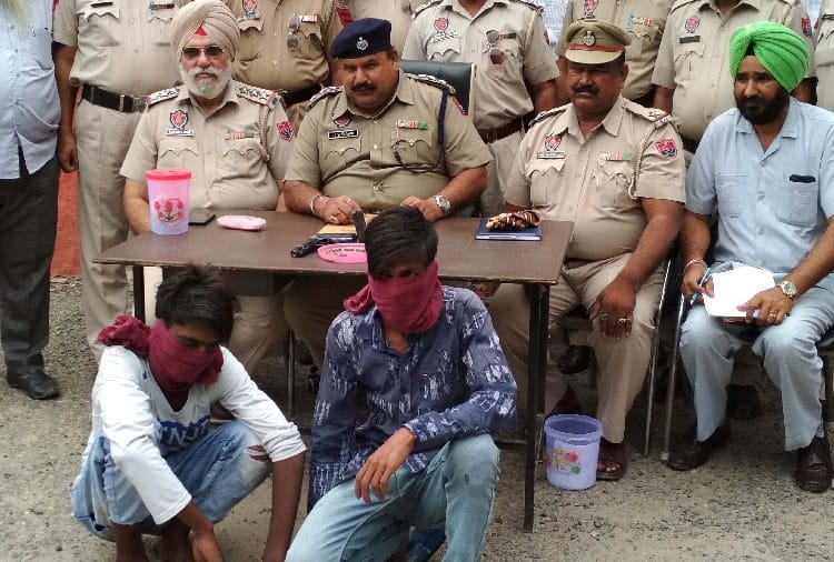 GRP Arrested two boys, who robbed passengers in train, try to commit suicide in police station