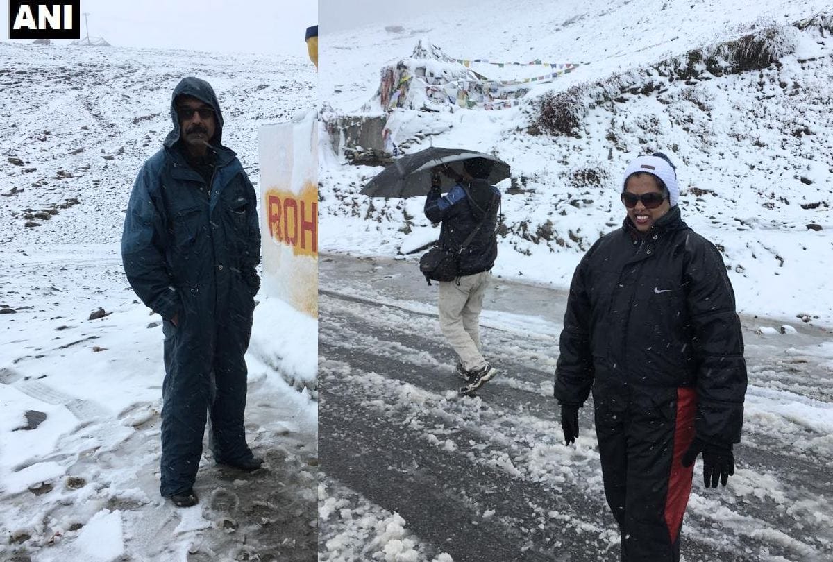 fresh snowfall in Rohtang Pass Himachal Pradesh
