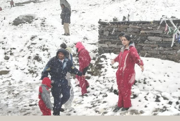 बारिश से आधा दर्जन सड़कें बंद
