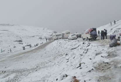 14 centimeters snow in Rohtang Pass after 14 years in September