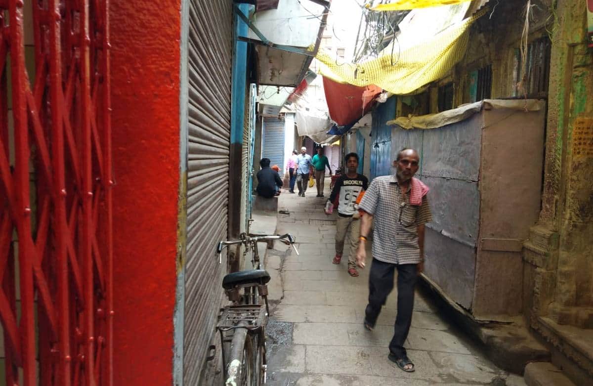Varanasi traders protest due to gyanvapi area way closed