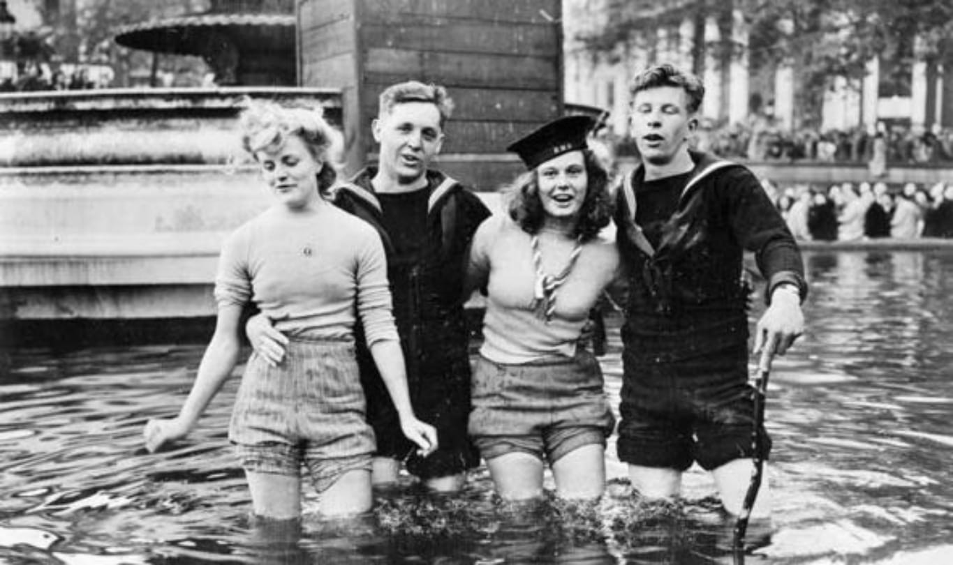 Scenerio of world war two through pictures