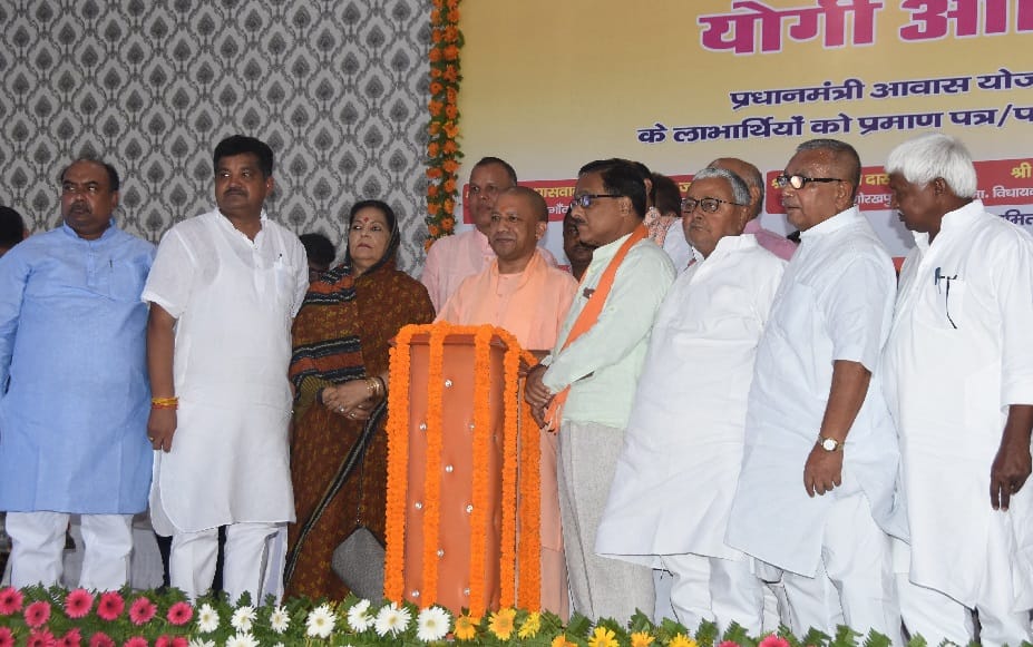 हर व्यक्ति जानता है चोर कौन, किसने देश की योजनाओं पर डाका डाला: योगी