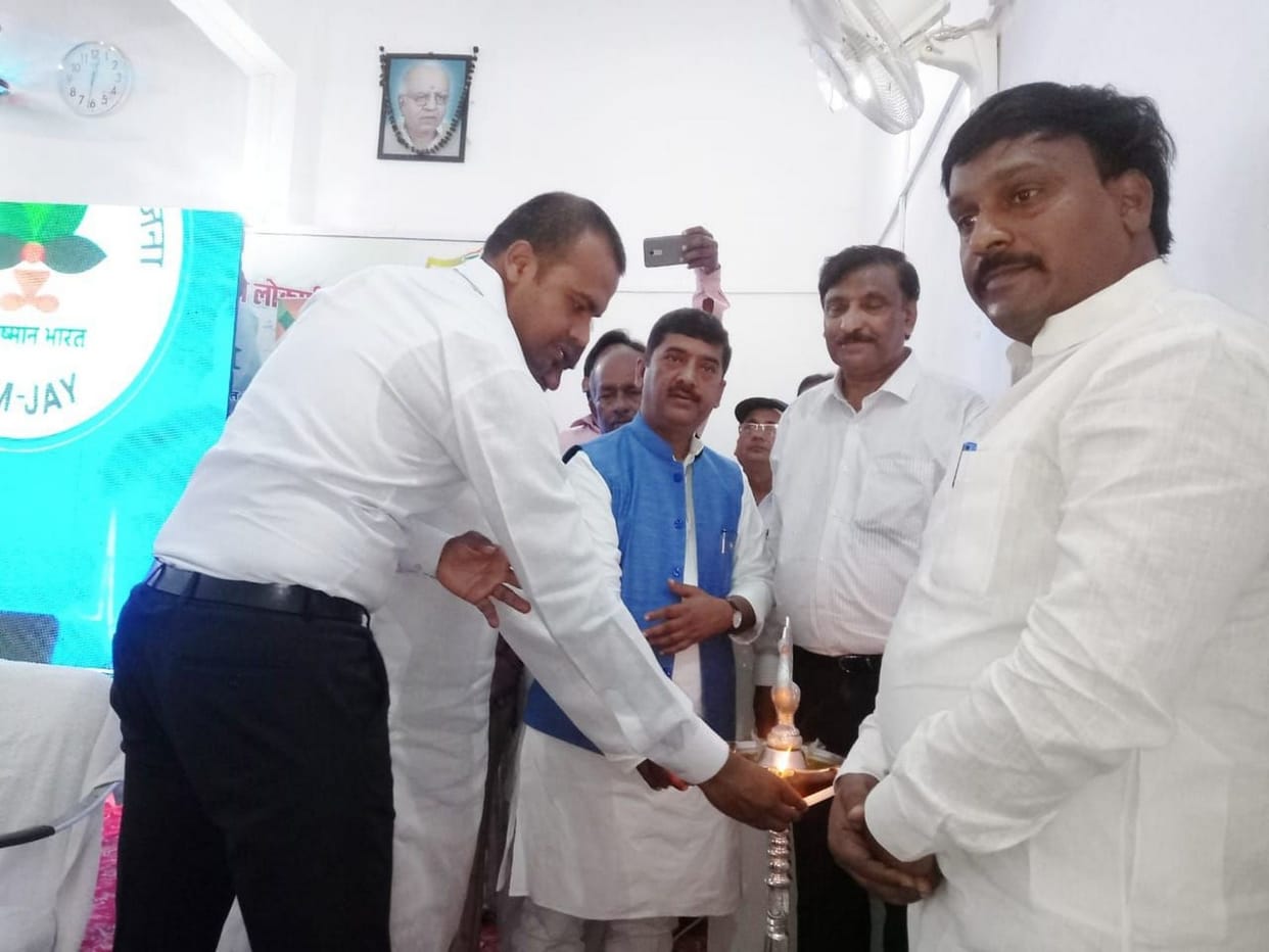 पांच को गोल्डन कार्ड प्रदान कर आयुष्मान योजना का शुभारंभ
