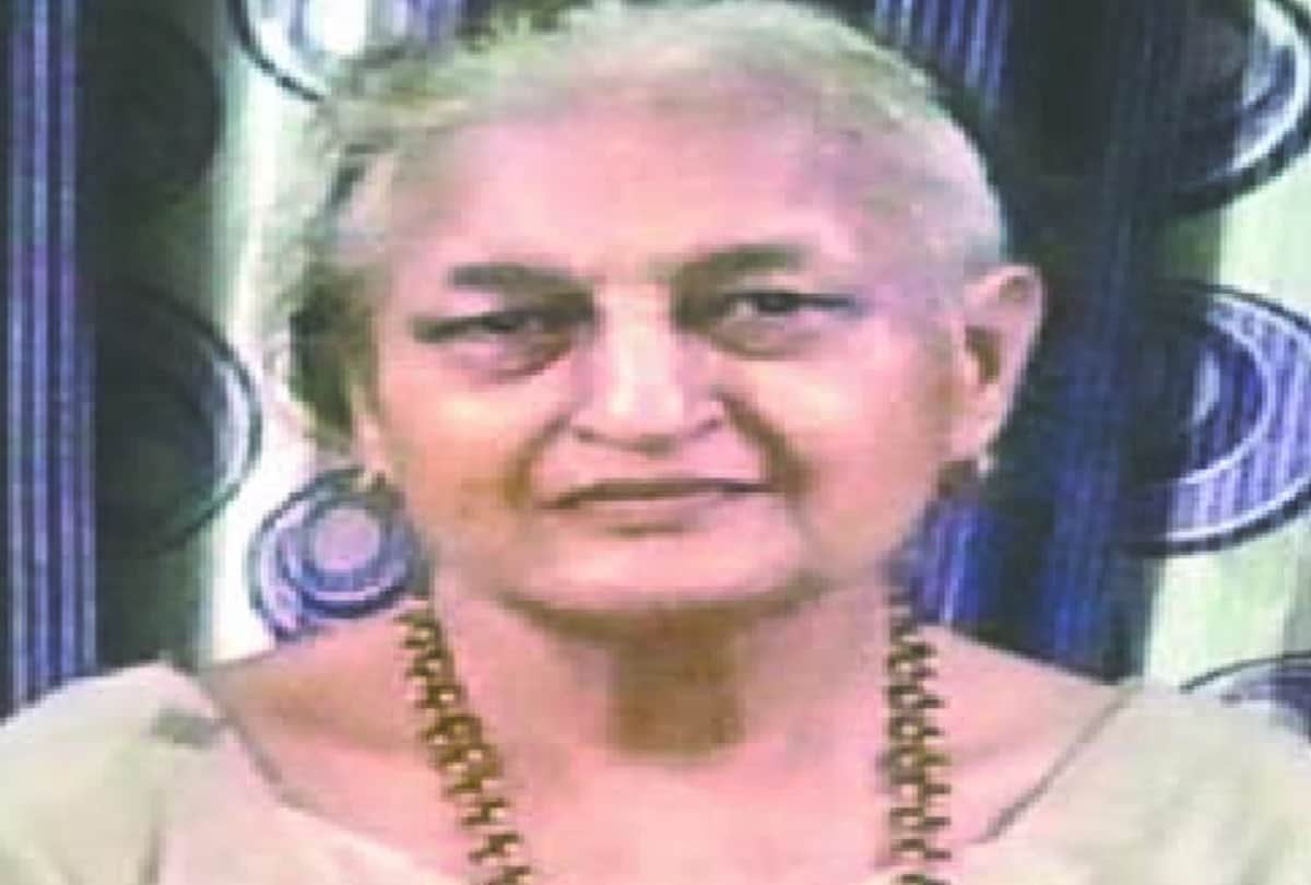 mother and daughter murder suspect seen on CCTV in delhi