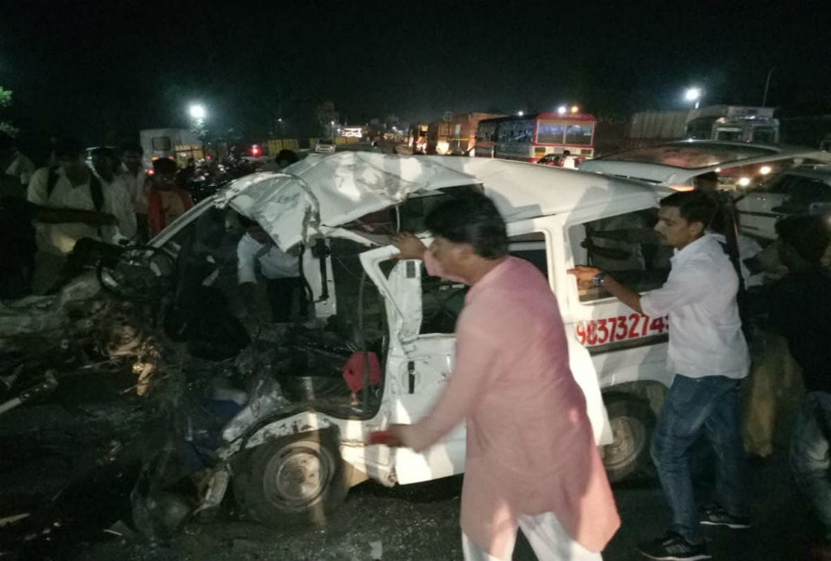 horrific accident after ambulance collision cow in agra