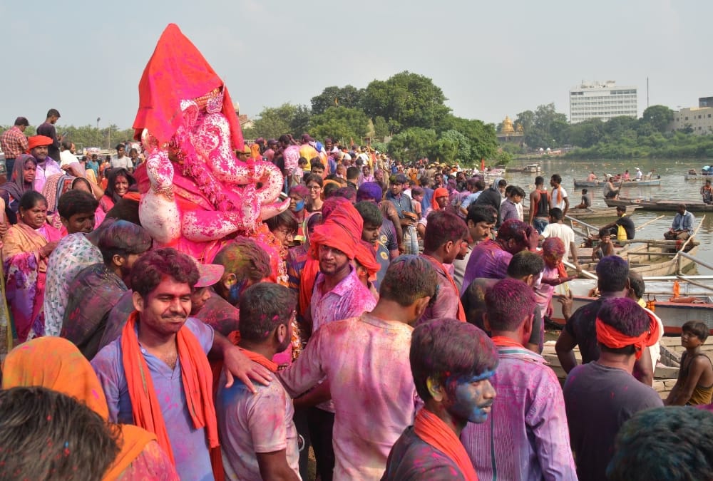 immersion of lord ganesha idols in lucknow.