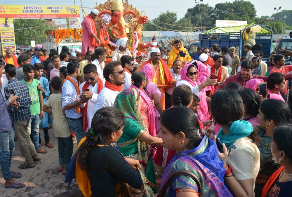 immersion of lord ganesha idols in lucknow.
