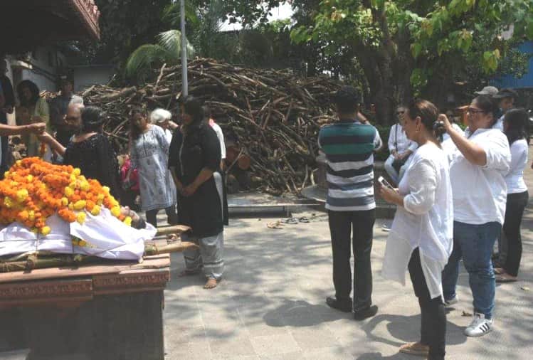 bollywood director kalpana lajmi funeral celebrities not reach there