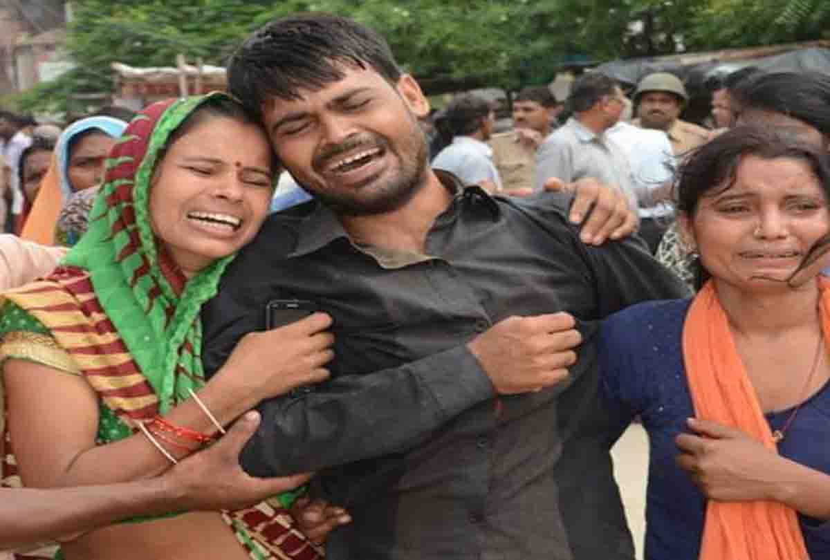 Mother son died due to road accident in Kanpur