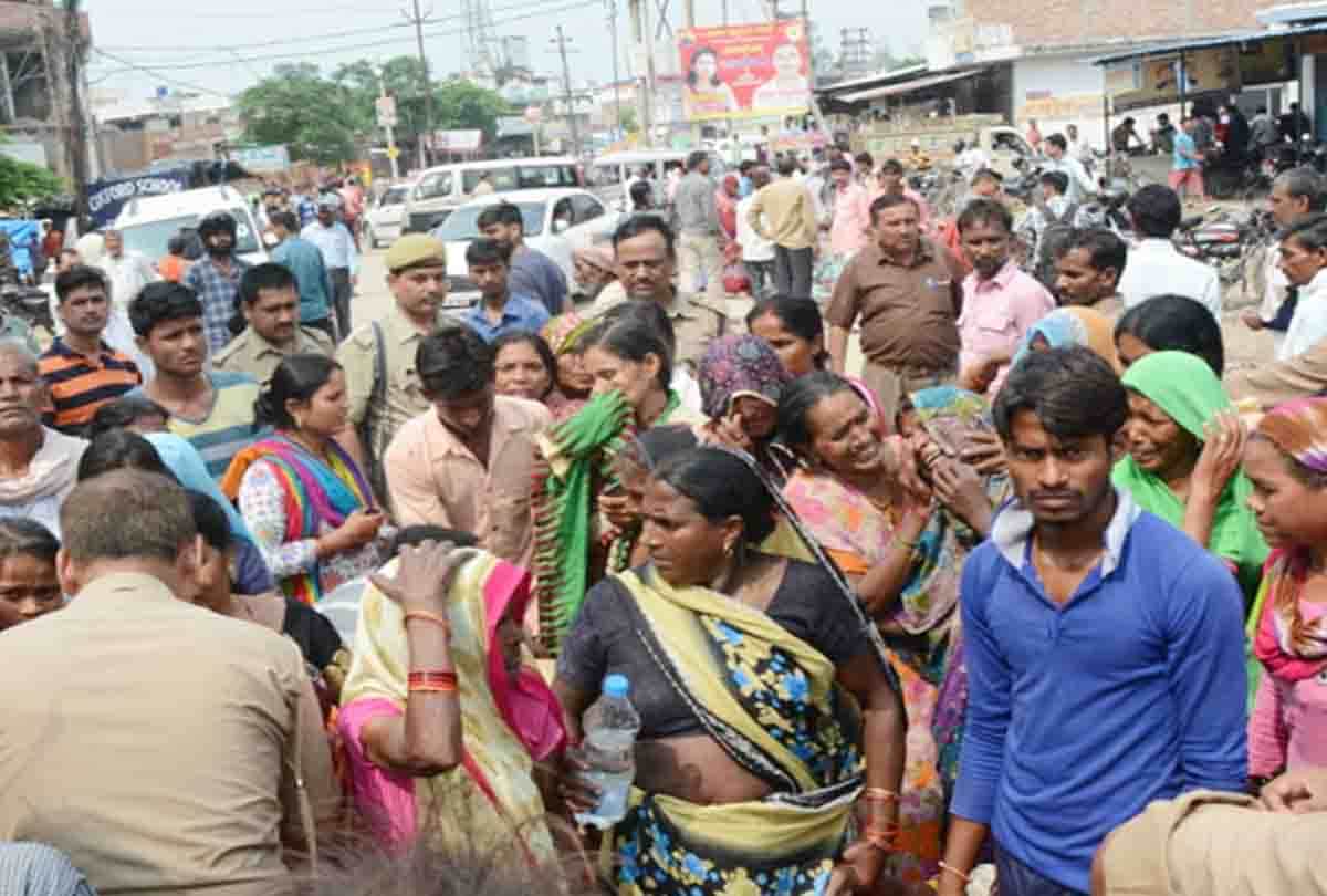 Mother son died due to road accident in Kanpur