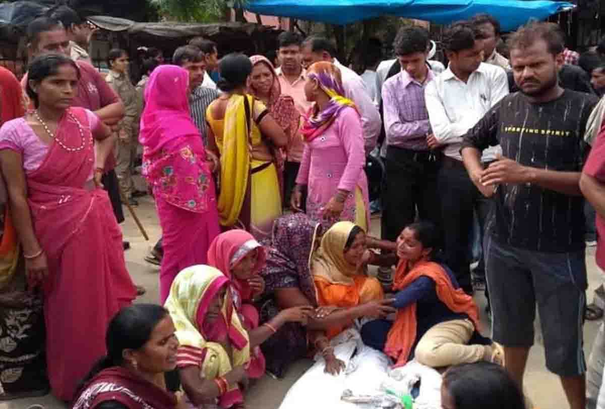 Mother son died due to road accident in Kanpur