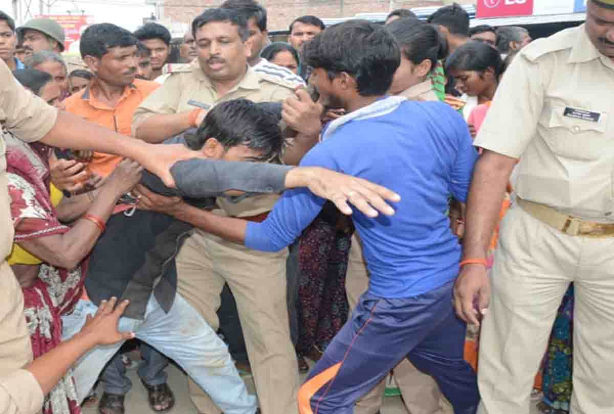 Mother son died due to road accident in Kanpur