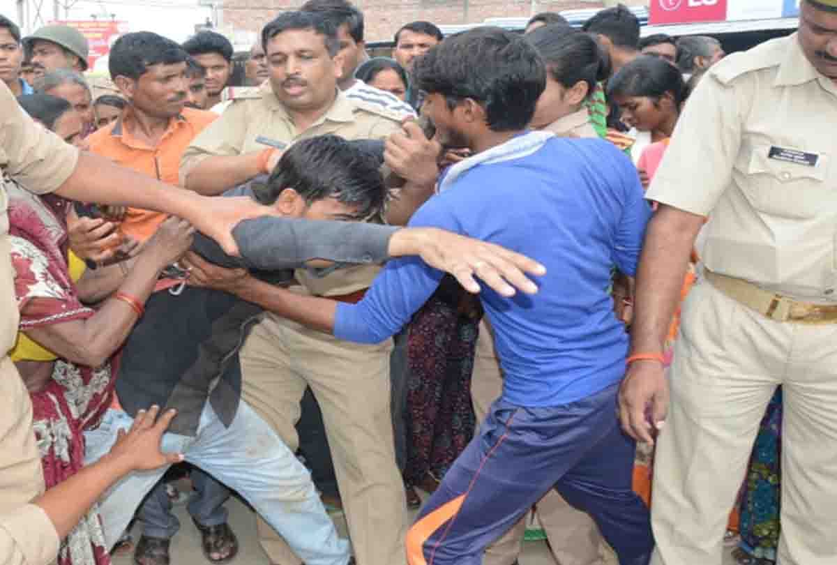Mother son died due to road accident in Kanpur
