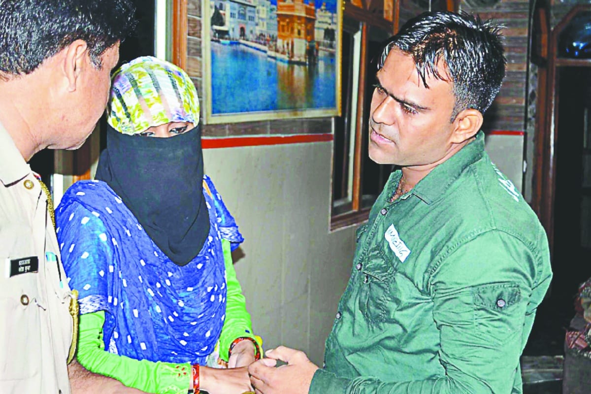 UP police raid in meerut hotels many couples found in the offensive condition