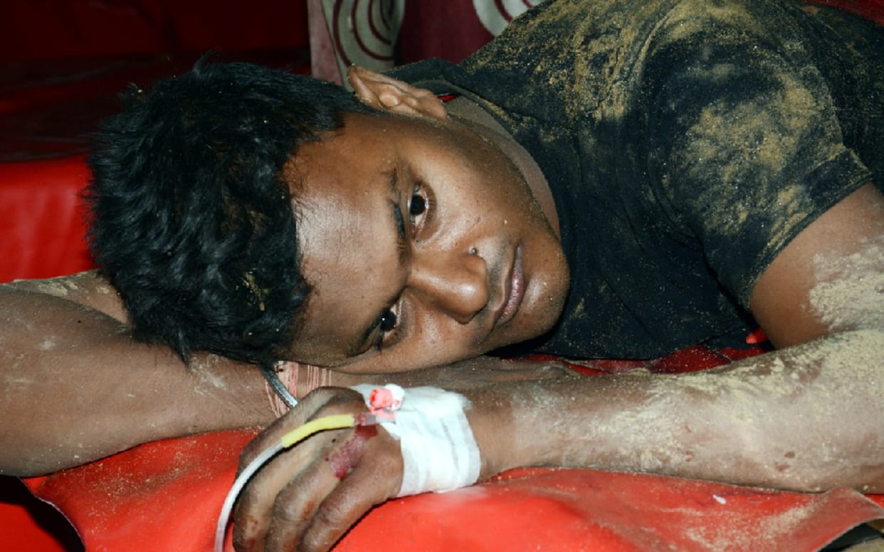 Road accident in Muzaffarnagar a sharp shock and bus lipped into 20 feet deep sloping