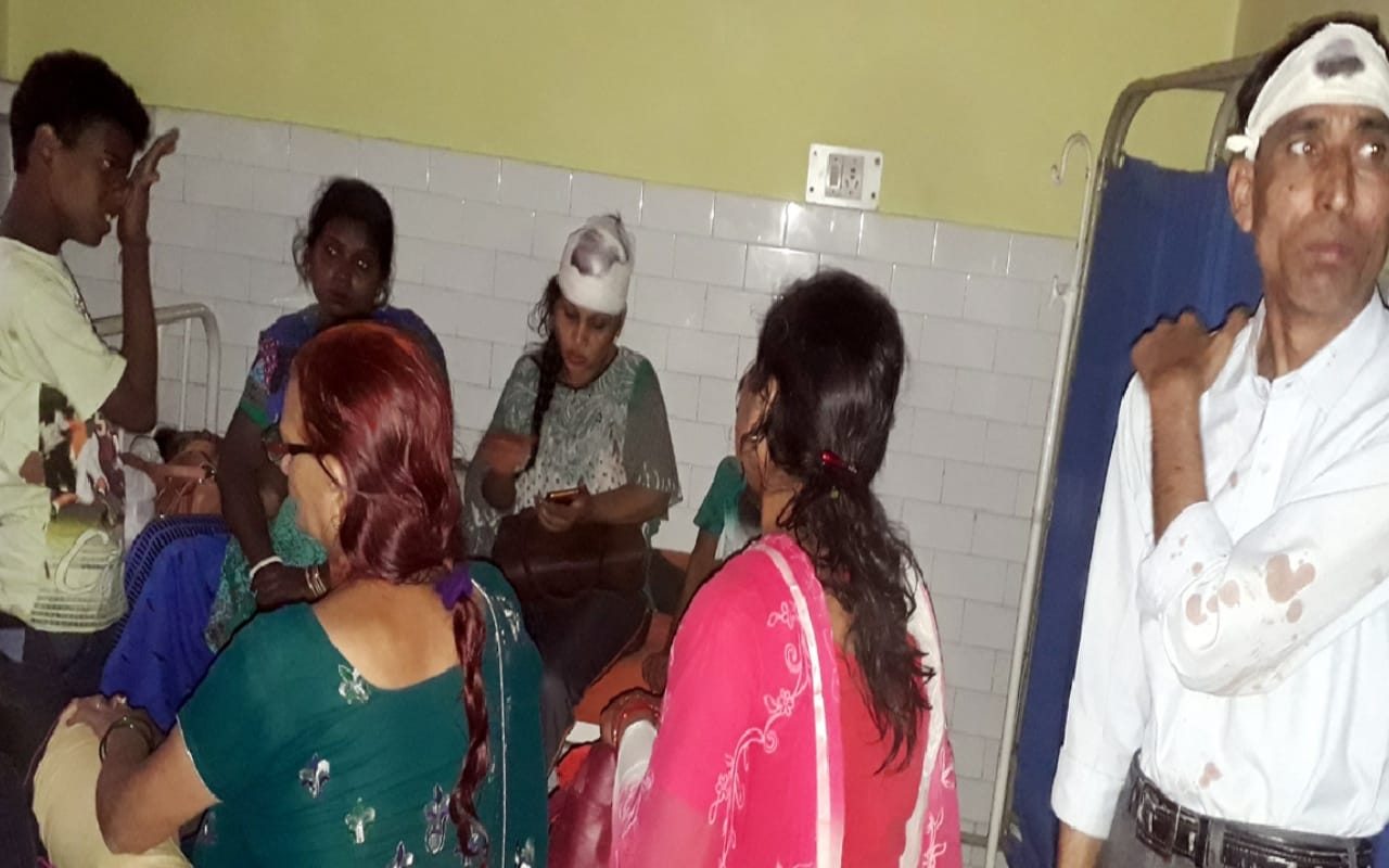 Road accident in Muzaffarnagar a sharp shock and bus lipped into 20 feet deep sloping