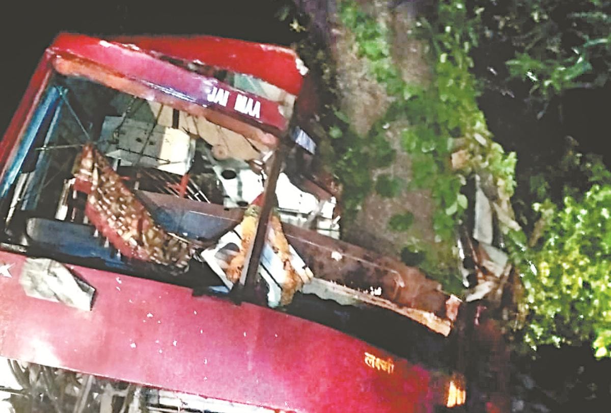 Bus accident in Takipur Kangra Conductor died 32 injured