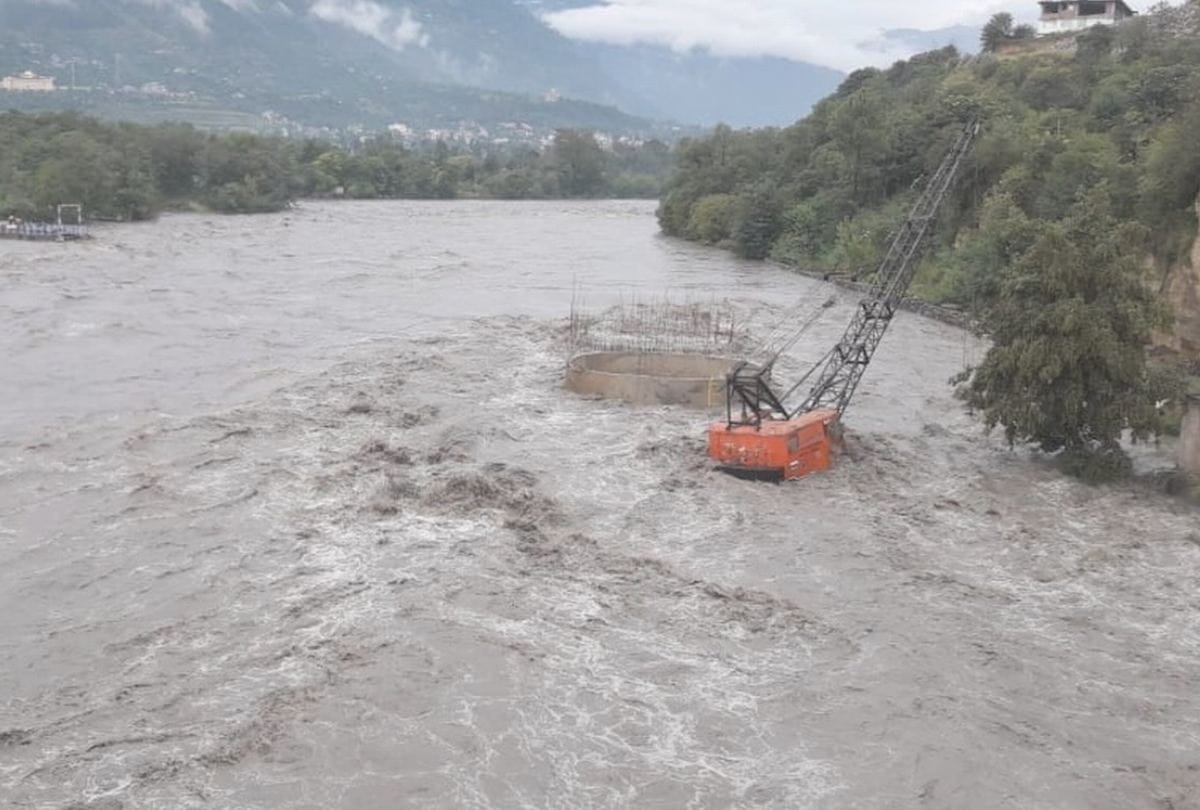 Himachal weather report Heavy  Rain in state shimla snowfall in rohtang kullu chamba