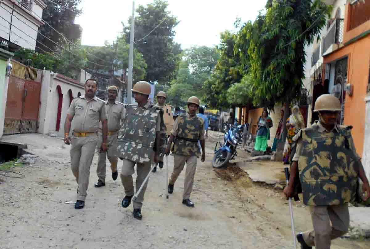 stone throwing and firing during Ganesh Visarjan Yatra