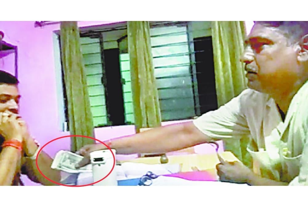 video of police men distributing bribe money viral.