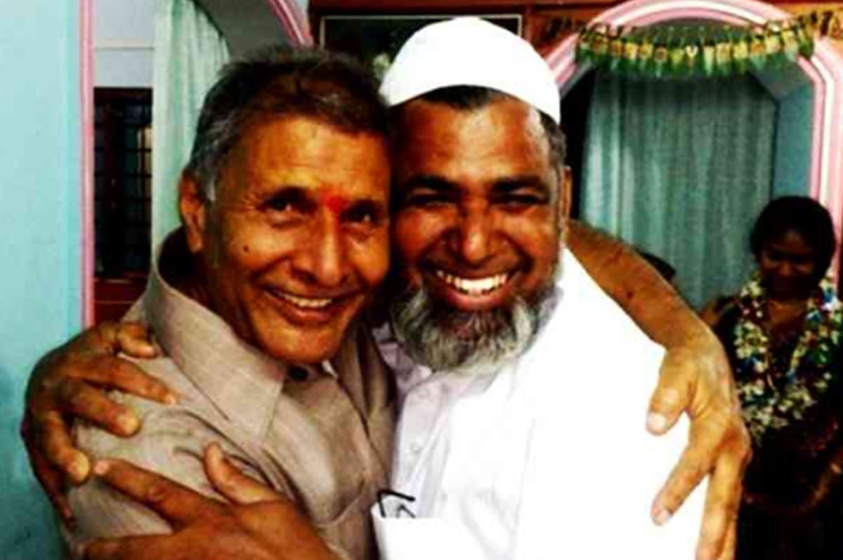 Unique example of Hindu-Muslim unity in one pandal Ganesh and Tajiya laid