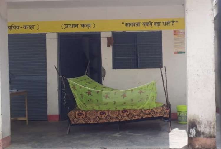 police incharge shoots himself in shravasti