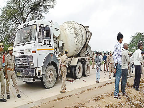 Bike rider death due to truck collision, Jam-rush