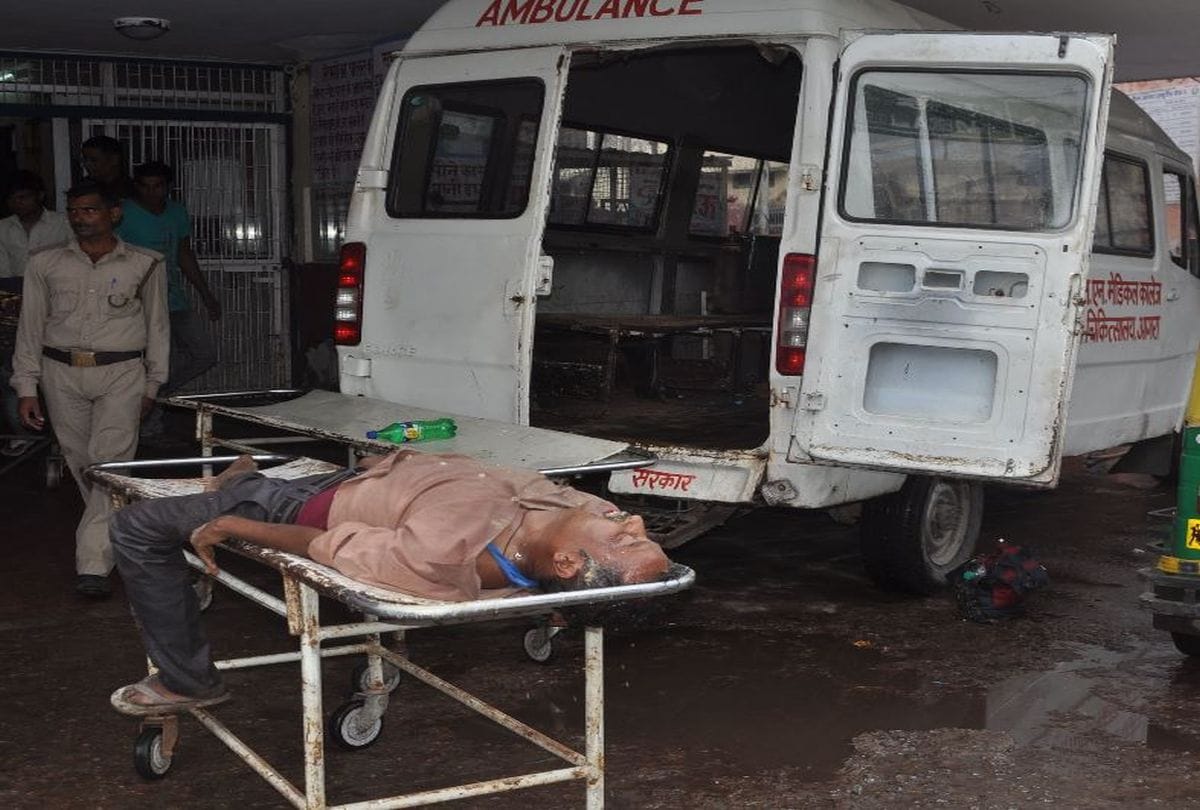 Patients in Emergency Gate, doctors refused to treatment