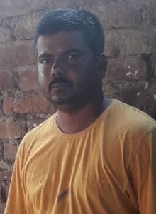 ड्रेस में कमीशन के विवाद को लेकर चली गोली