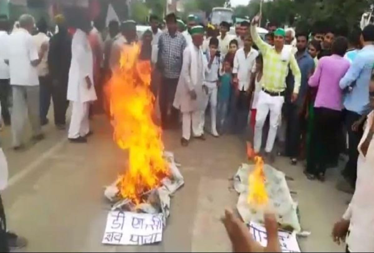 Farmers protested about demand for compensation in bulandshahr