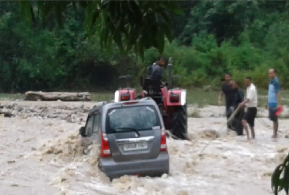 Teachers Car swept in heavy flow of Channel in almora