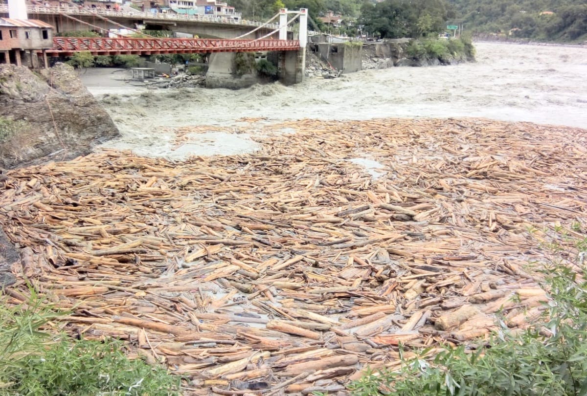 school students and teachers stuck after road blocked due to heavy rainfall in chamba