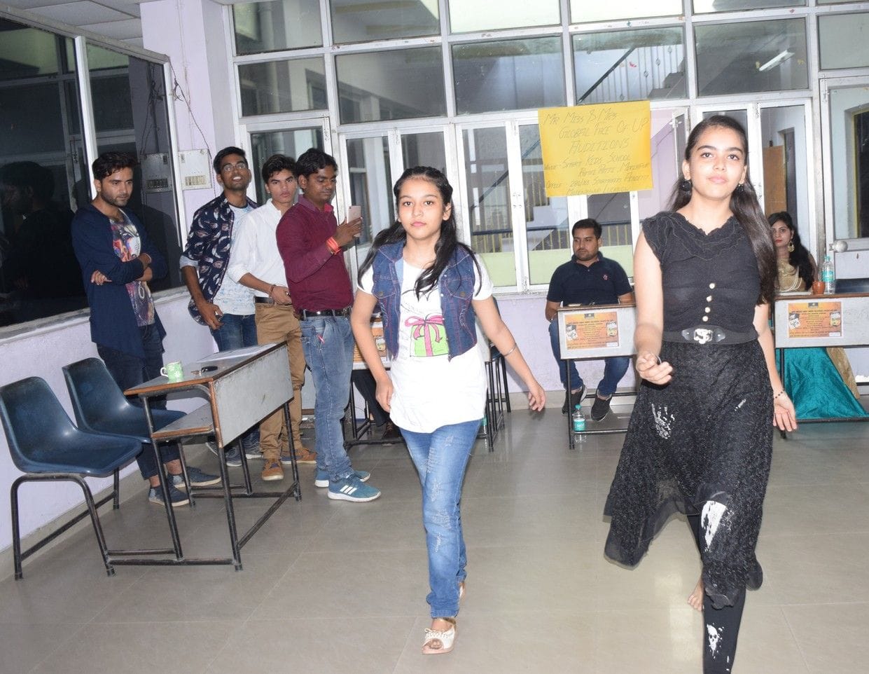 मॉडलिंग,डांस एवं गायन प्रतियोगिता का हुआ आयोजन