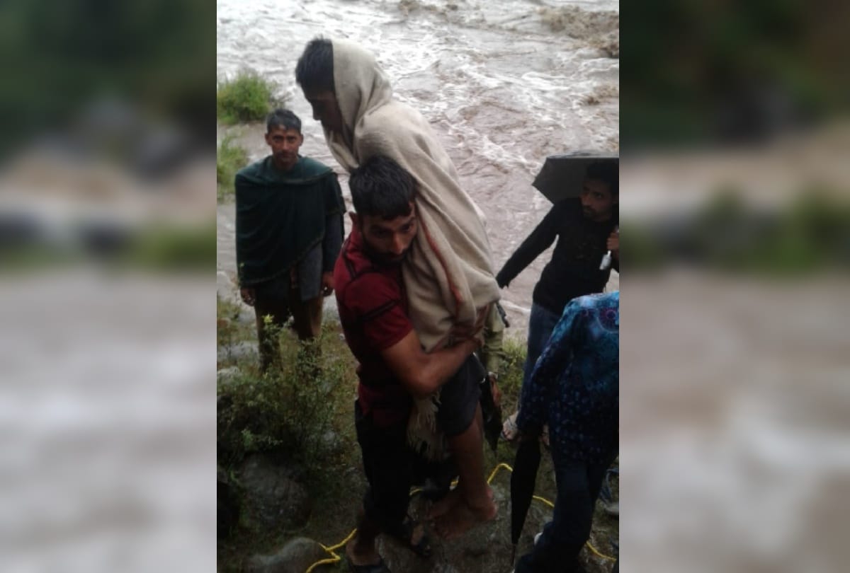 Boy trapped in Overflowing Tawi River at jammu