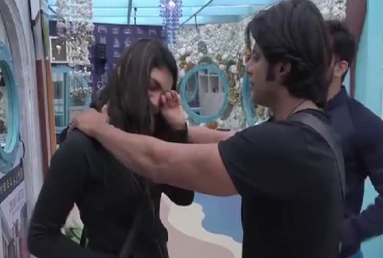 Bigg Boss 12 love is in the air between Kriti Verma and Shivashish Mishra