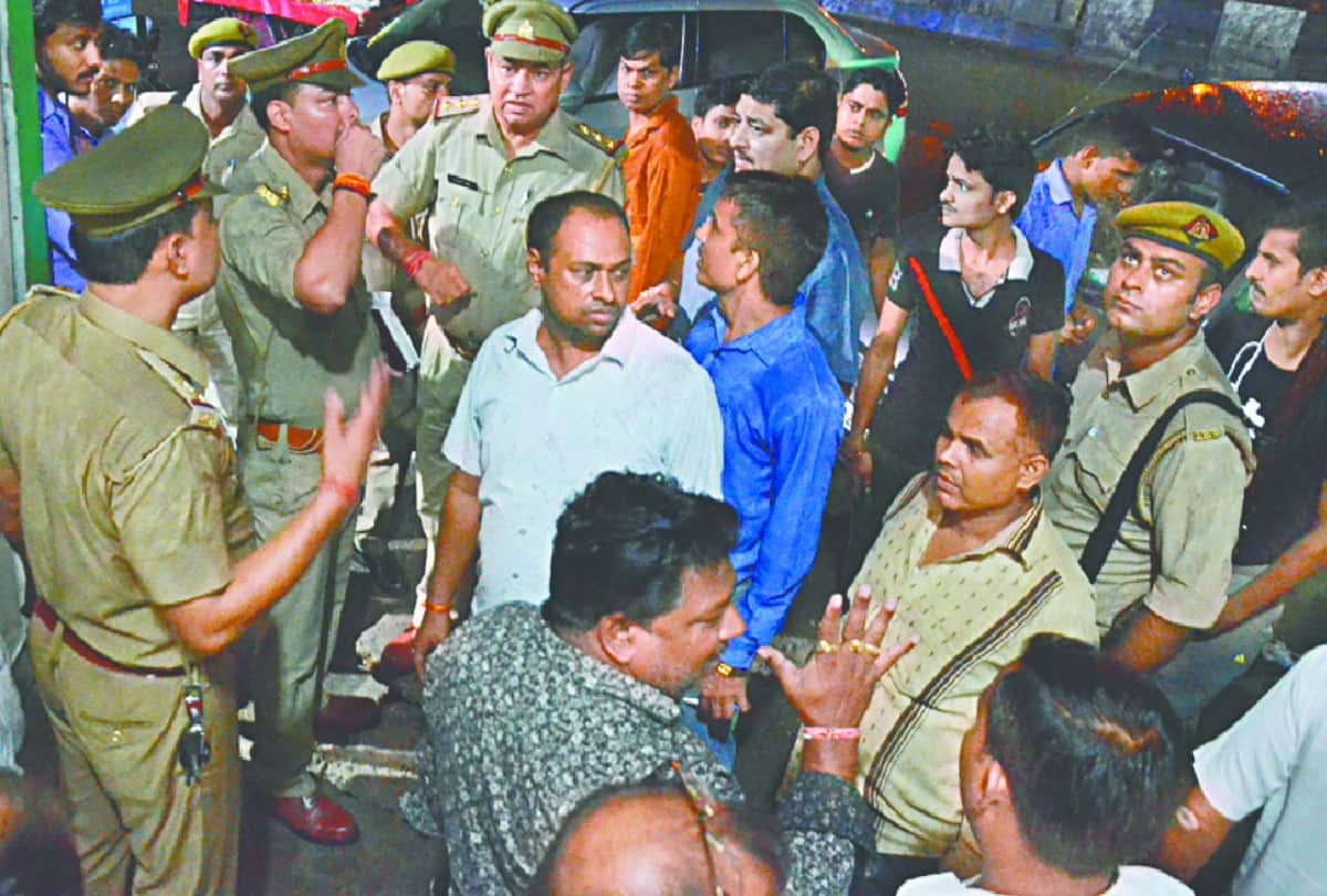 Miscreants looted 10 lakh jewellers beside police post in Noida