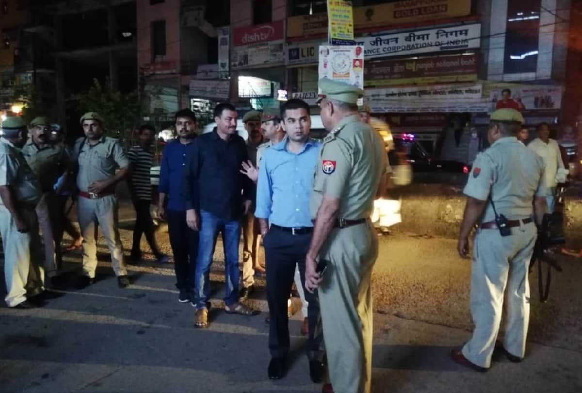 Miscreants looted 10 lakh jewellers beside police post in Noida