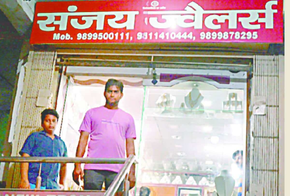 Miscreants looted 10 lakh jewellers beside police post in Noida